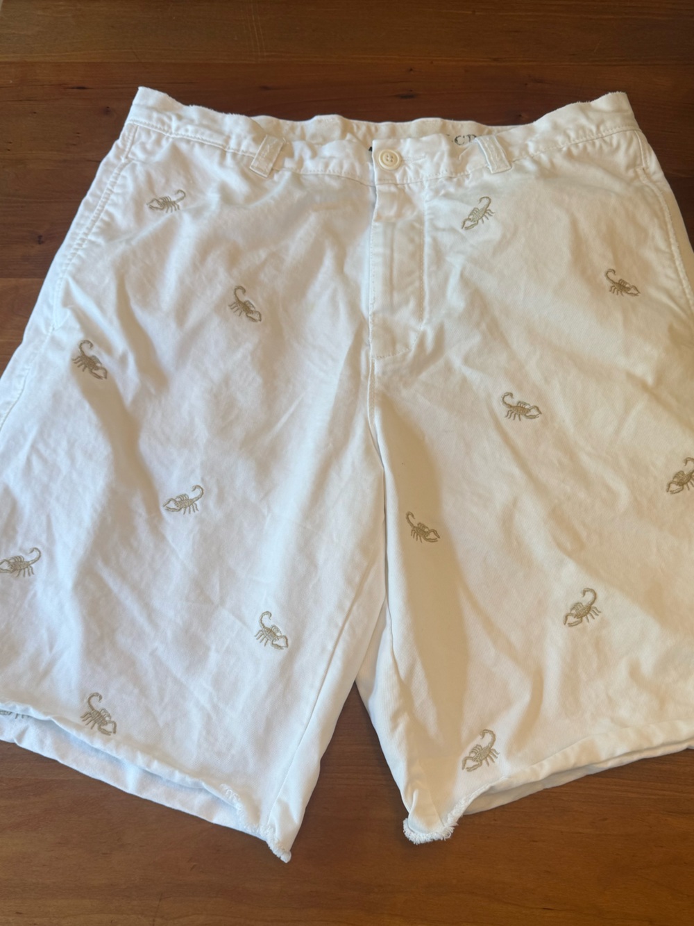 J CREW Men's White Scorpion Embroidered Cotton Shorts Size 34 Waist GUC